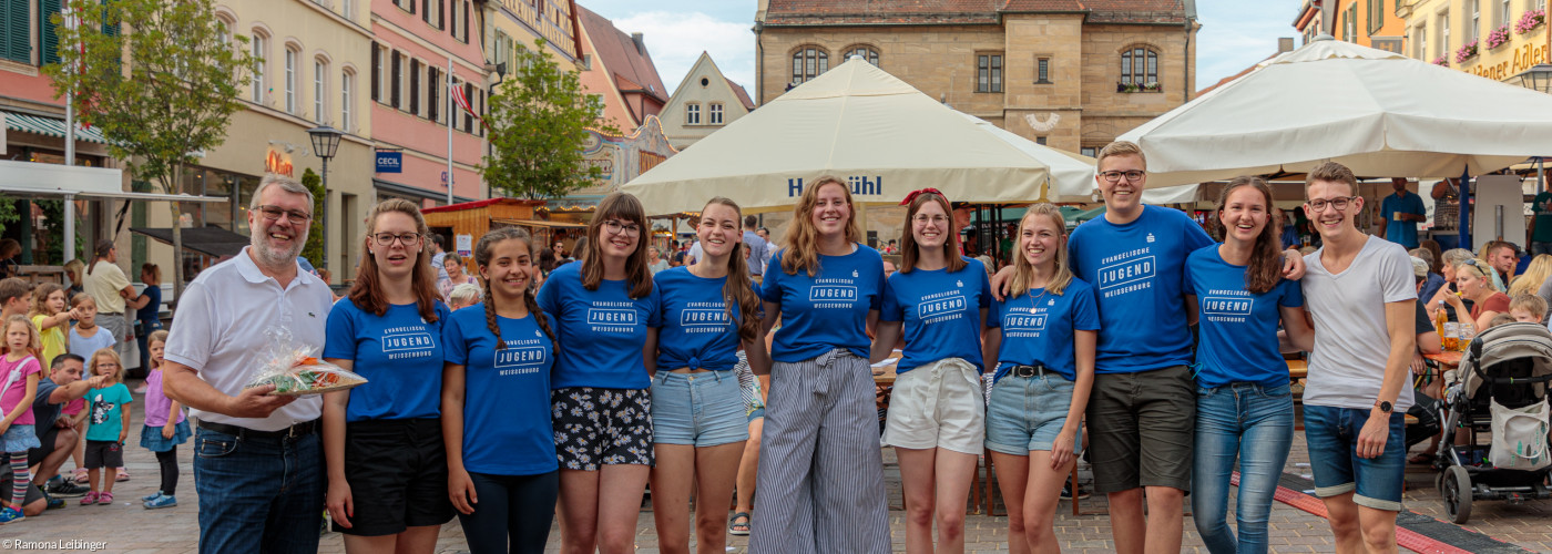 Gruppenbild mit OB